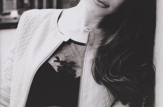 Анна Попплуэлл